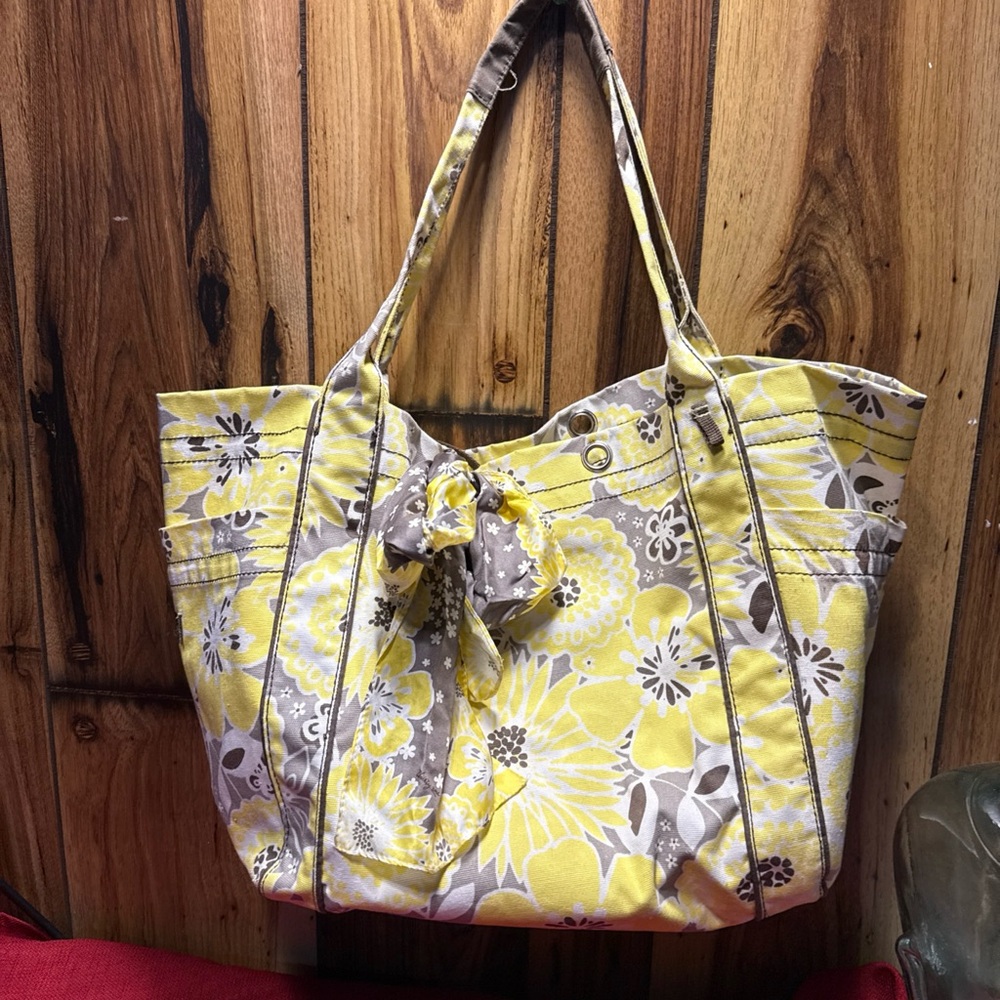 Thirty-One Yellow and Gray Floral Tote weekend